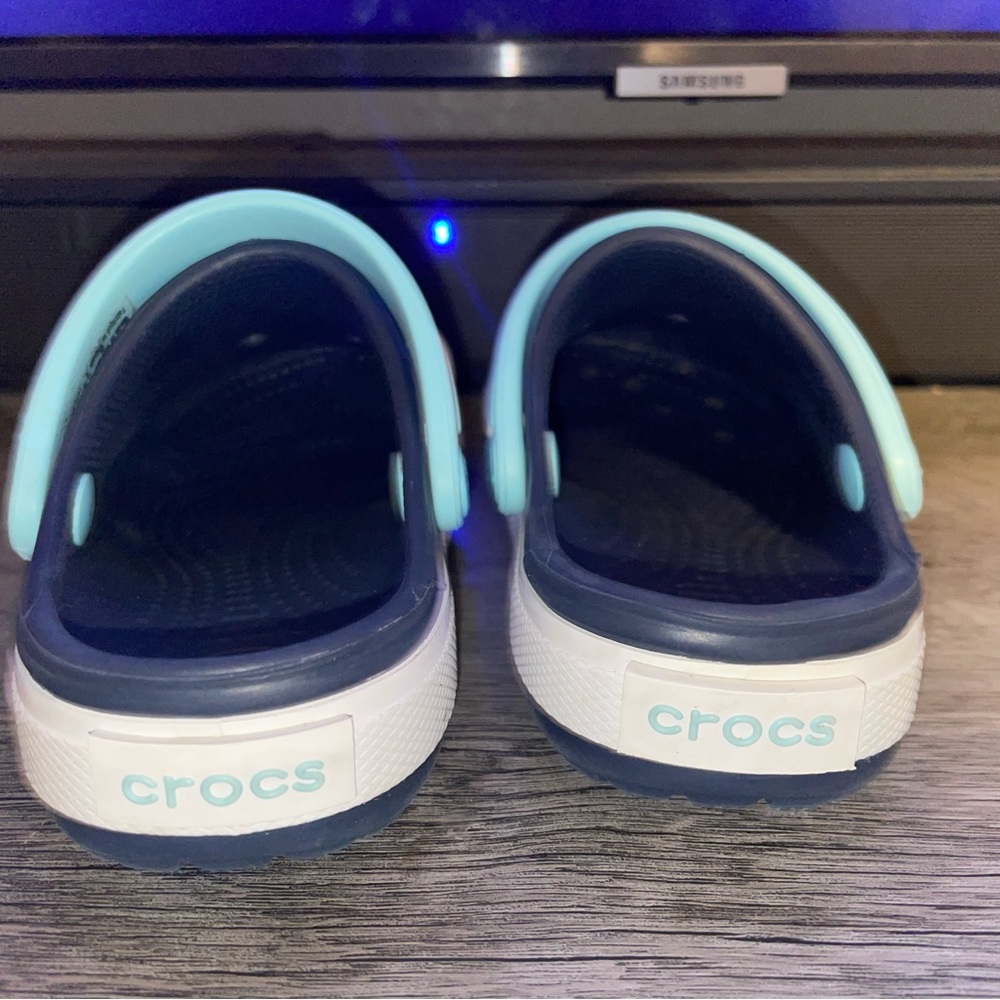 Infant Crocs size 5/6 - Picture 2 of 5